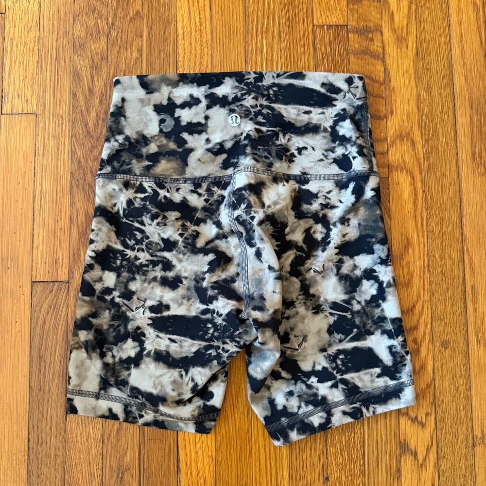 lululemon athletica Black and Tan Athletic Biker Shorts